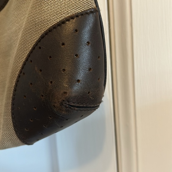 Authentic Gucci Shoulder Bag - Picture 5 of 16